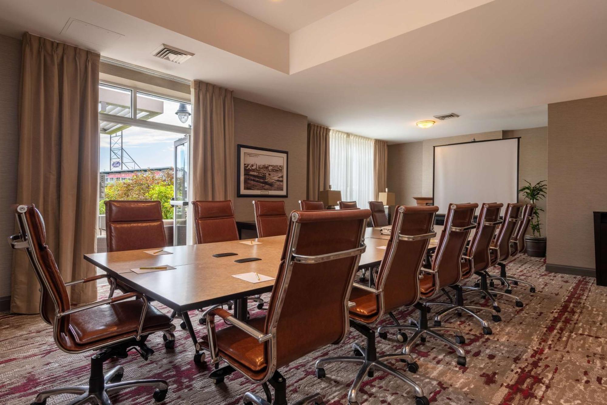 Hilton Garden Downtown 3*